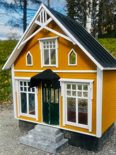 Kyl&auml;kauppa valmiiksi maalattuna